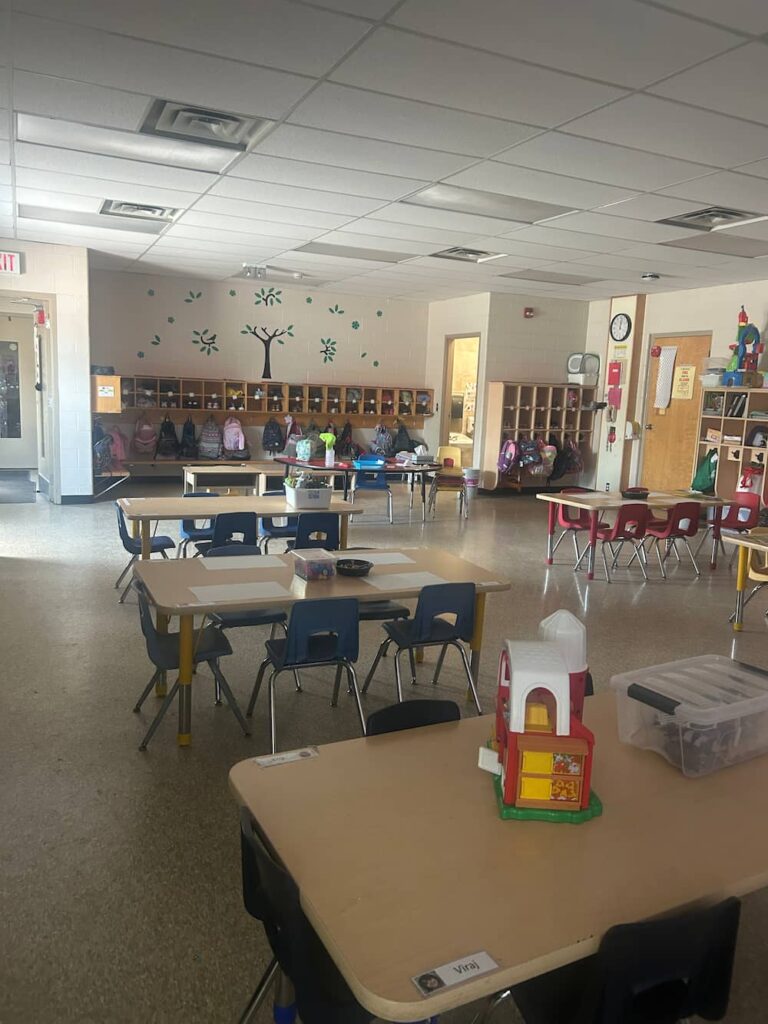 Duolingo english test image description, describe and image in duolingo test, write about the photo, describe images, 